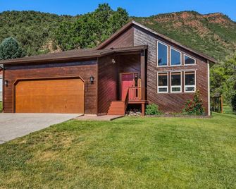 Tranquil Mountain Getaway - Glenwood Springs - Building