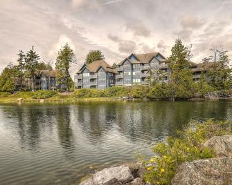 Waters Edge Shoreside Suites - Ucluelet - Rakennus