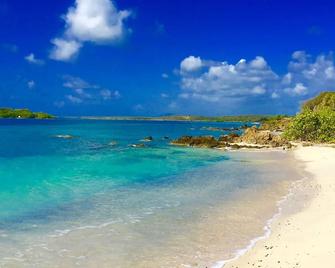 Casa de Amistad Guesthouse - Vieques - Playa