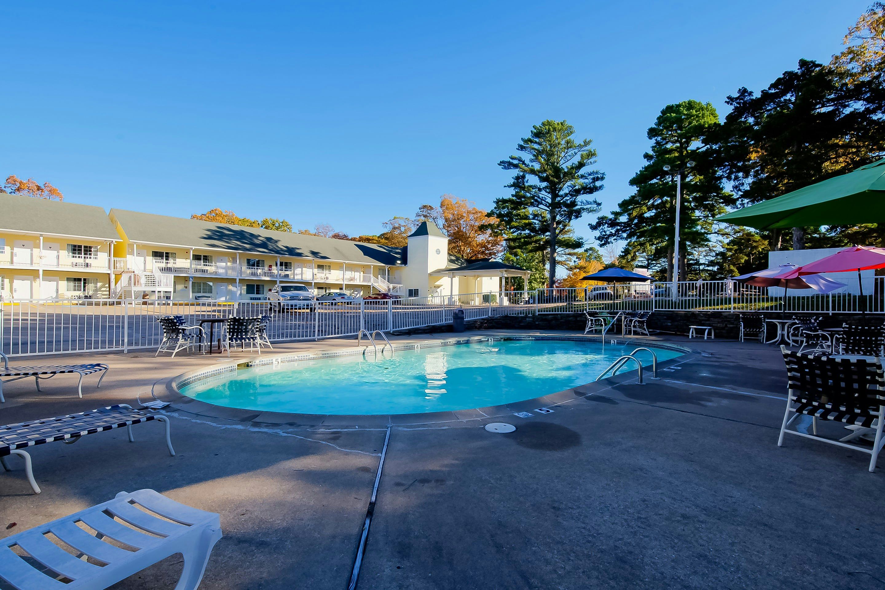 Hotel O Eureka Springs - Christ of Ozark Area - יורקה ספרינגס - בריכה