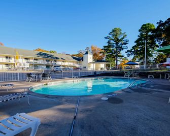 Hotel O Eureka Springs - Christ of Ozark Area - Eureka Springs - Pool