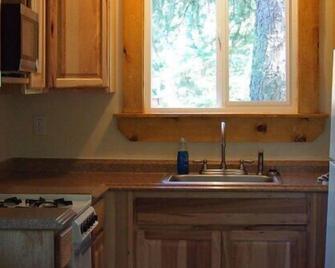 King Salmon Cabin - Cute Family Cabin at Eagle Landing Resort - Cooper Landing - Cocina