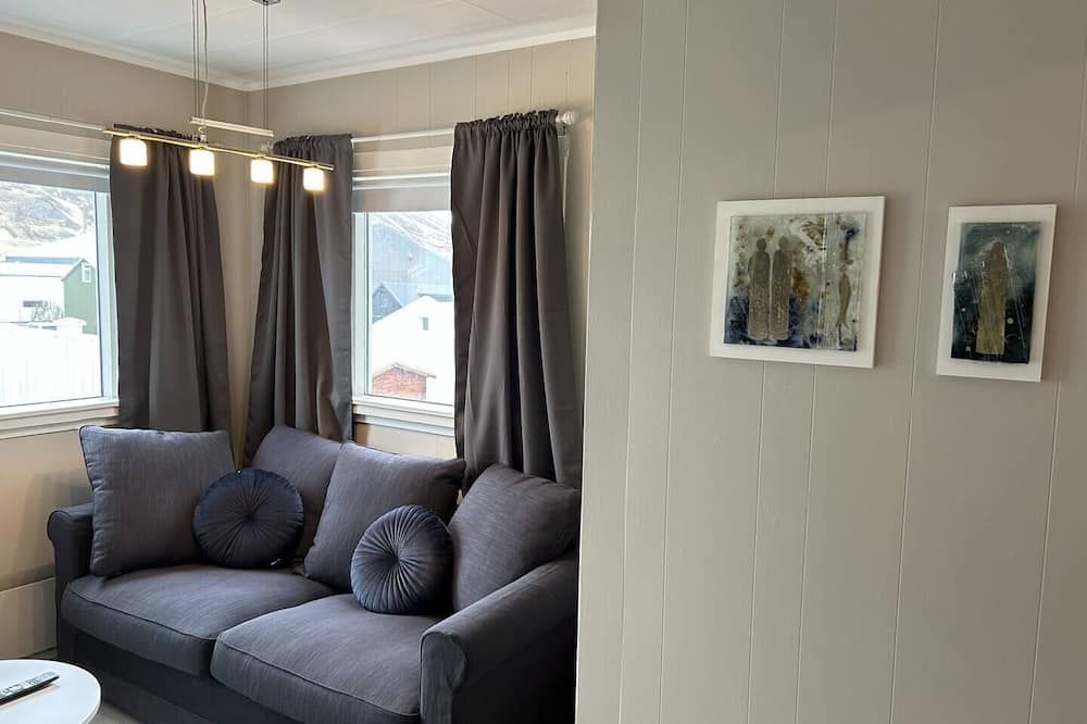 The Painter's house with view and balcony - Siglufjordur - Huiskamer