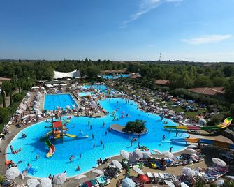 Hotel Bella Italia - Песк'єра-дель-Гарда - Басейн