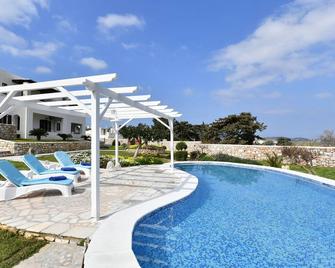 Villa Trifylia - Parikia - Piscina