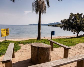 Room in Lodge - Find a Quiet Beach Resort at Rushel Kivu Resort! - Kibuye - Beach