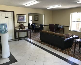 Clairmont Inn & Suites - Warren - Warren - Lobby
