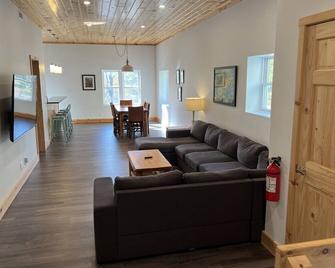 Downtown Apartment Three Lakes - Three Lakes - Living room