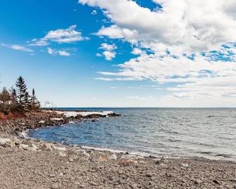 Hip Nautic - Two Harbors - Beach