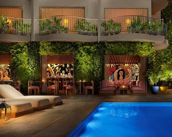 PUBLIC West Hollywood - West Hollywood - Uima-allas
