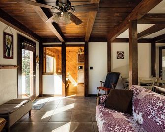 Cabin Sweet Cabin - Come Enjoy Our Cozy Cabin In The Woods #cabinlife! - Pine Mountain Club - Living room