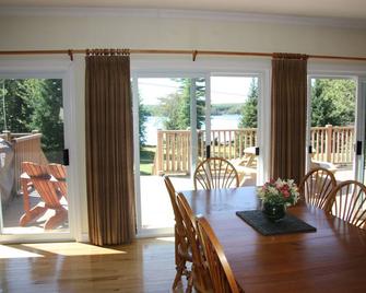 The Eagle Lake Oasis - South River - Dining room