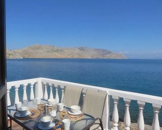 Maravelia Mare - Σύμη - Μπαλκόνι