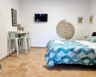 Catanzaro Lido, Independent room with outdoor space a few meters from the sea - Catanzaro - Habitación