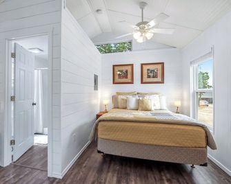 Tiny House on the Hill I Couples, stargazing - New Braunfels - Bedroom