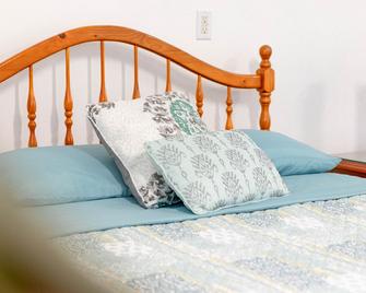 Spacious Naalehu Guesthouse Suites - Naalehu - Bedroom