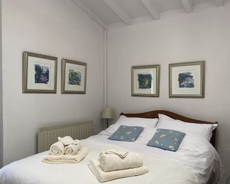 Romantic Cottage in Snowdonia National Park. Stay in the Woodland's Heart! - Barmouth - Bedroom