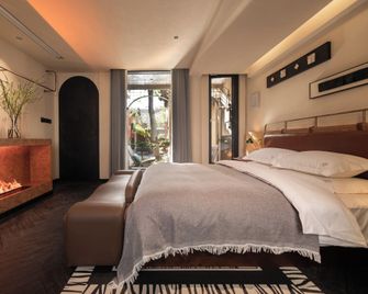 Sixi Cangshan Mountains Golden Sunrise Mirror Of The Sky Sound Sleep Hotel Dali Ancient City - Dali