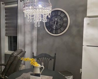 Mjd Place & Executive Suites - West Nipissing - Їдальня