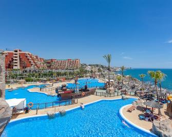 Holiday World Riwo Hotel. - בנאלמדנה - בריכה