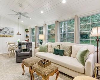 Highlands Vacation Rental - Walk to Main St! - Highlands - Wohnzimmer