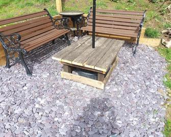 The Flying Bull Inn - Liss - Patio