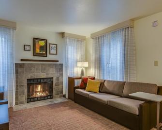 Vivo Suites South Bend - South Bend - Living room