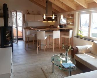 Top place between Munich and Erding, ideal for Messe München and Therme Erding - Erding - Living room