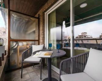Modern and elegant apartment with terrace in Chamberí. - Madrid - Balcón