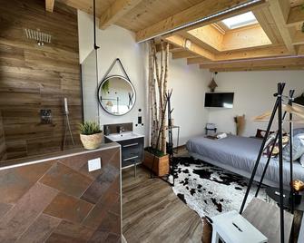 La Villa d'Hélène 2 - Chambres d'hôtes BnB et Appartements - Cluses - Cluses - Habitación