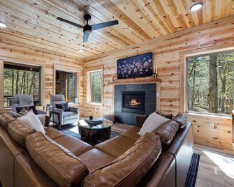 Creek Access and Scenic Views - Charming Family Escape - Broken Bow - Sala de estar