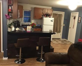 Country Cottage Retreat, perfect baseball home, short drive fields in Oneonta. - Laurens - Cocina