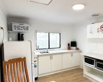 Charlestown Central 2 Bedrooms Back Unit with Kitchenette - Charlestown - Keuken