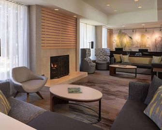 Stay in Style While Exploring the San Francisco Bay Area w/ Breakfast Buffet! - Pleasant Hill - Lounge