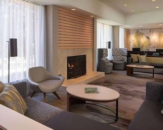 Stay in Style While Exploring the San Francisco Bay Area w/ Breakfast Buffet! - Pleasant Hill - Lounge