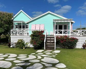 Beautiful Newly Renovated Beach House - 2 bed 2 bath - Hope Town - Building