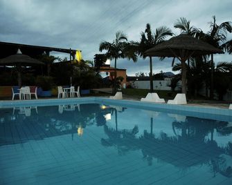 Hotel Marina Clube de Pesca Cananeia - Cananeia - Басейн