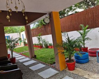 Tnc Lucknow by The Nomad Cave Hostel - Lucknow - Patio