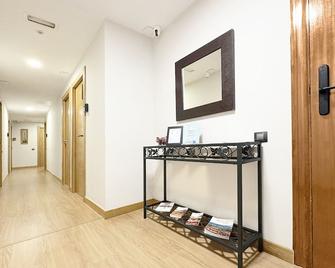 Berceo Rooms Self Check-in - Logroño - Hallway