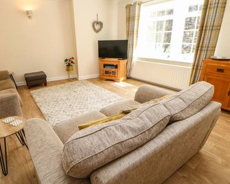 1 The Stables, Pet Friendly, With A Garden In Alston - Alston - Living room