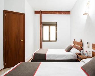 Hostal Santiago - Écija - Bedroom