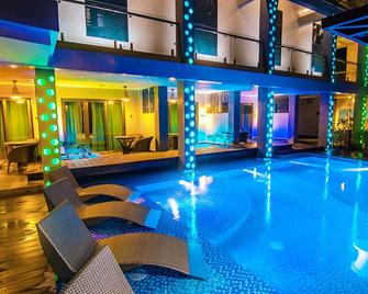 Eloisa Royal Suites - Lapu-Lapu City - Piscina