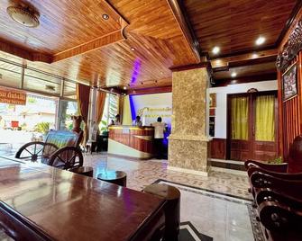Khampaseuth Hotel - Vang Vieng - Recepce