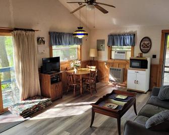 Treehouse type cottage in private location - Pet friendly! - Franklin - Salon