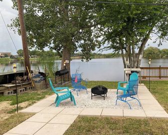 “Welcome to “Her LakeHouse” - Port Arthur - Terasa