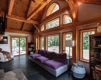 Timber Sky Estate - Family & Pet-Friendly Log Cabin in Elora - Elora - Sala de estar