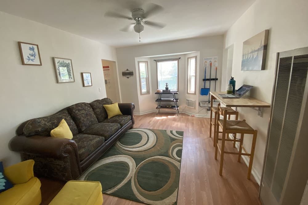 Whole Family - Barrette - Hostel - סקרמנטו - סלון