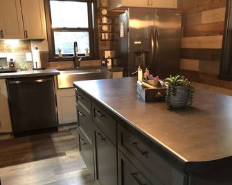 SereniTree Cabin - Modern Rustic Getaway tucked in the trees - Eastman - Kitchen