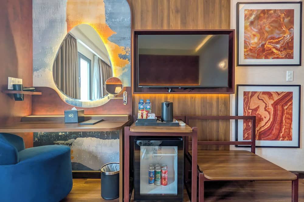 Kin Hotel Ly Tu Trong thumbnail 3