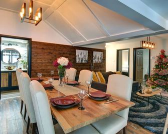 Sheldon Lake front house with A HotTub - Rivière-Rouge - Dining room